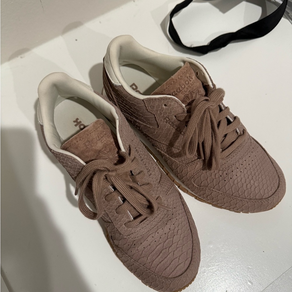 Reebok Classic - Picture 5 of 5